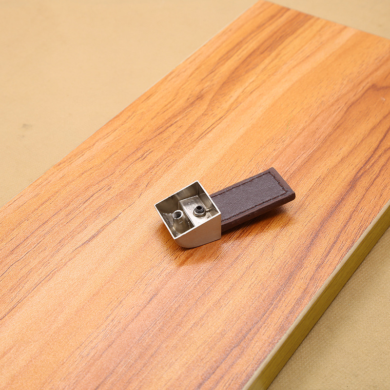 Maniglie e pomelli moderni in  - Furniture Grade Hardware recensione e prezzo